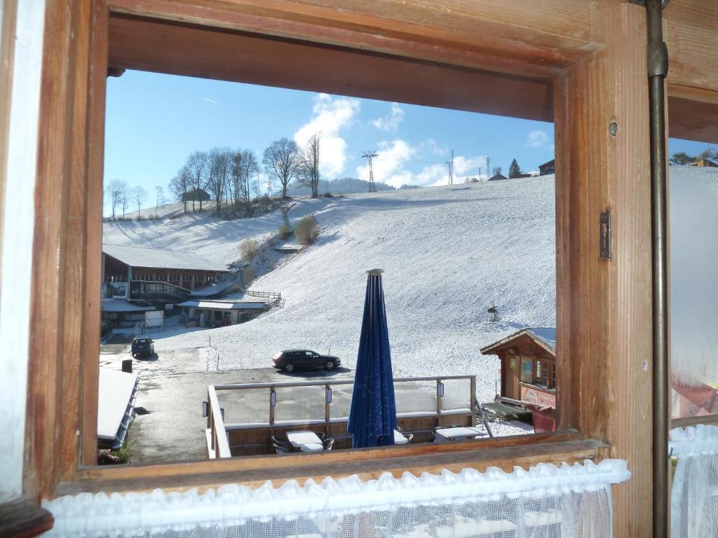 Отель Gasthof Derby Цвайзиммен Номер фото